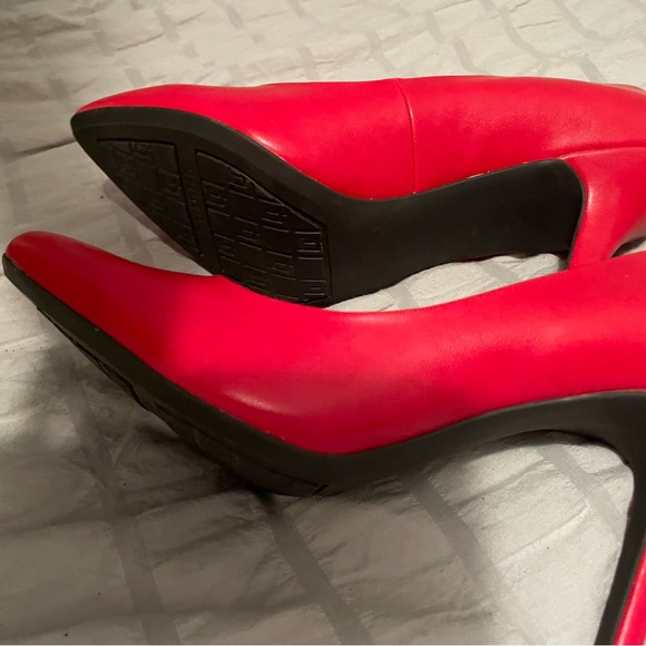 Vibrant Red High Heel Pumps - Picture 3 of 3